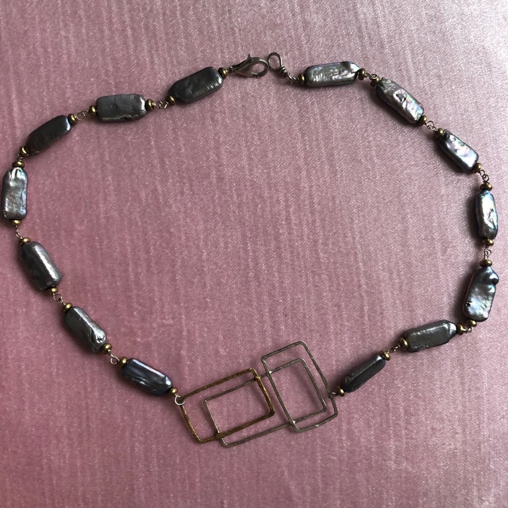 Genuine pearl necklace with geometric pendant